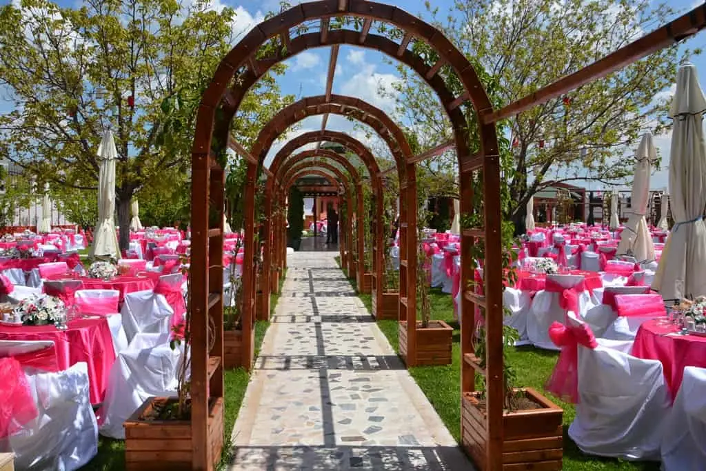Açık kır bahçesi davet alanı